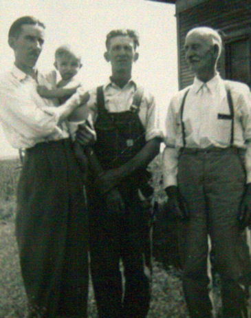 Ted-Leon-Roy_Wells_Chapman_abt1942